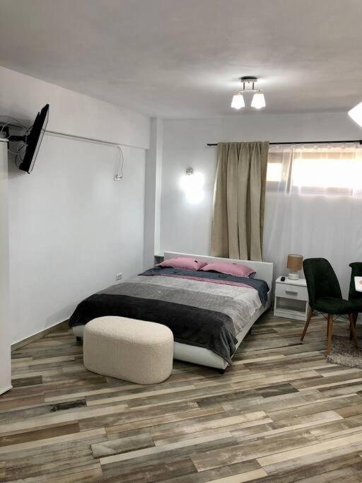 Garsoniera- Bulevard Dem Radulescu Ramnicu Valcea Bagian luar foto