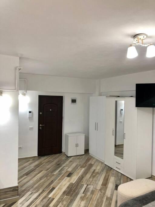 Garsoniera- Bulevard Dem Radulescu Ramnicu Valcea Bagian luar foto